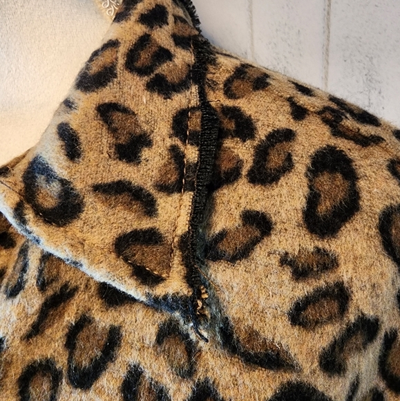 Leopard Print Button-Up Jacket - Picture 6 of 7